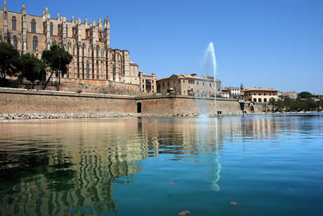 La seu kathedrale in palma de mallorca spanien foto