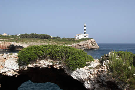 Leuchtturm in porto colom mallorca foto