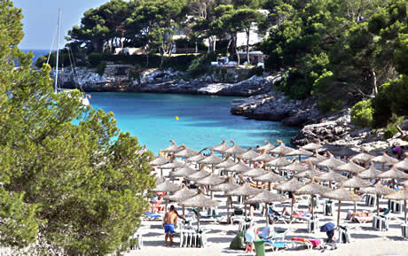 Spanisch badeort in cala dor auf mallorca foto