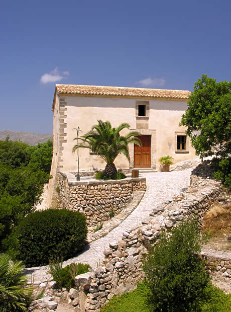 Vecchio casolare sull isola di maiorca foto