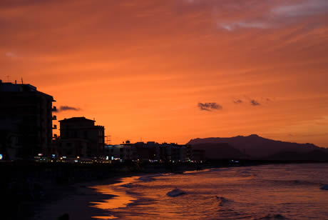 Can picafort in golful alcudia pe coasta de nord a insulei mallorca foto